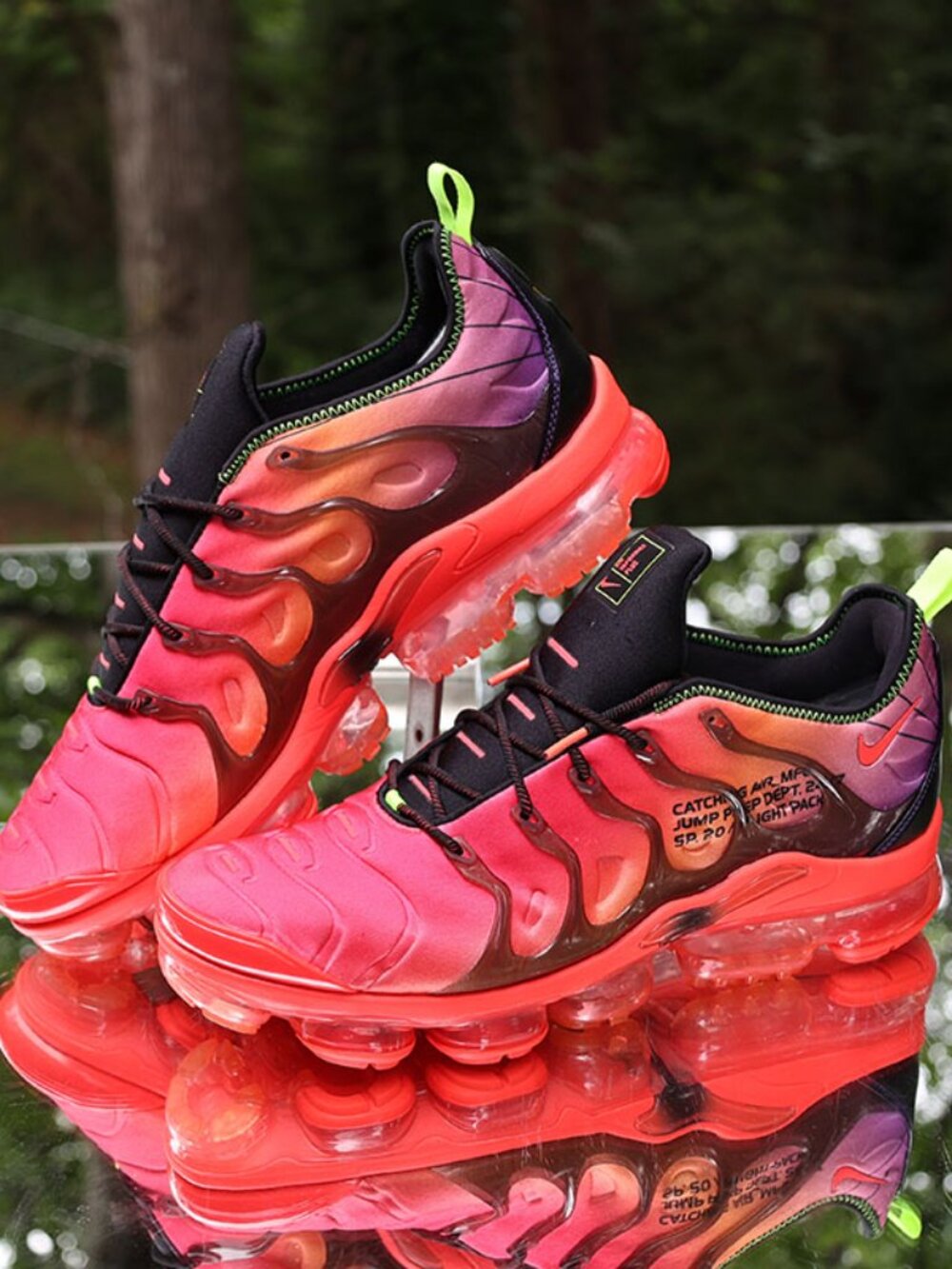 Nike Air Vapormax Plus Laser Crimson - Picture 4 of 15